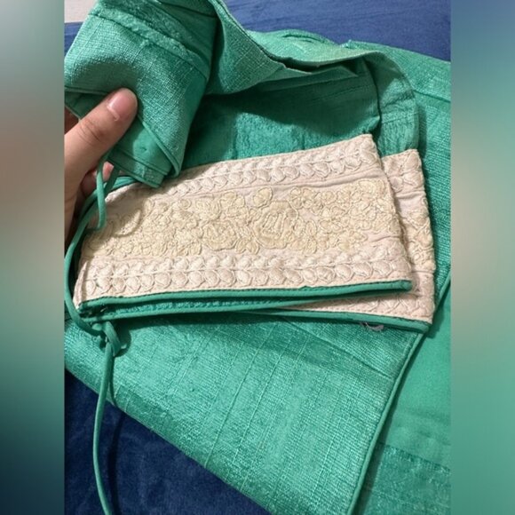 Authentic Sabyasachi Yellow Silk saree w contrasting blouse Flows beutifully - Picture 6 of 6